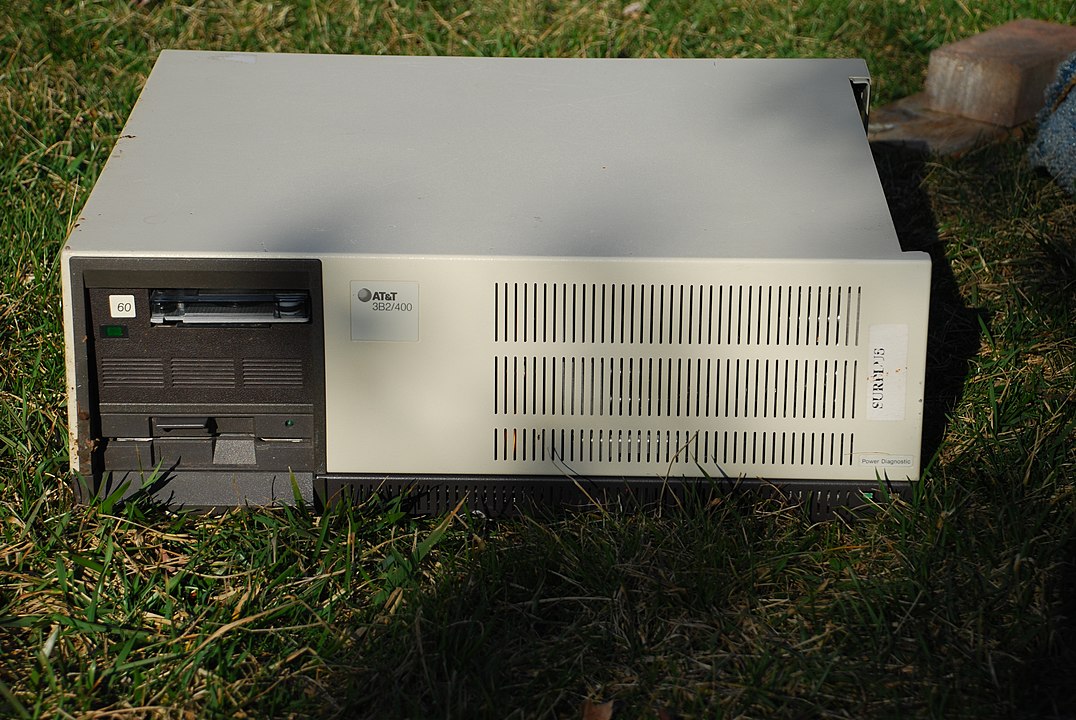 Picture of AT&T 3B2 Minicomputer